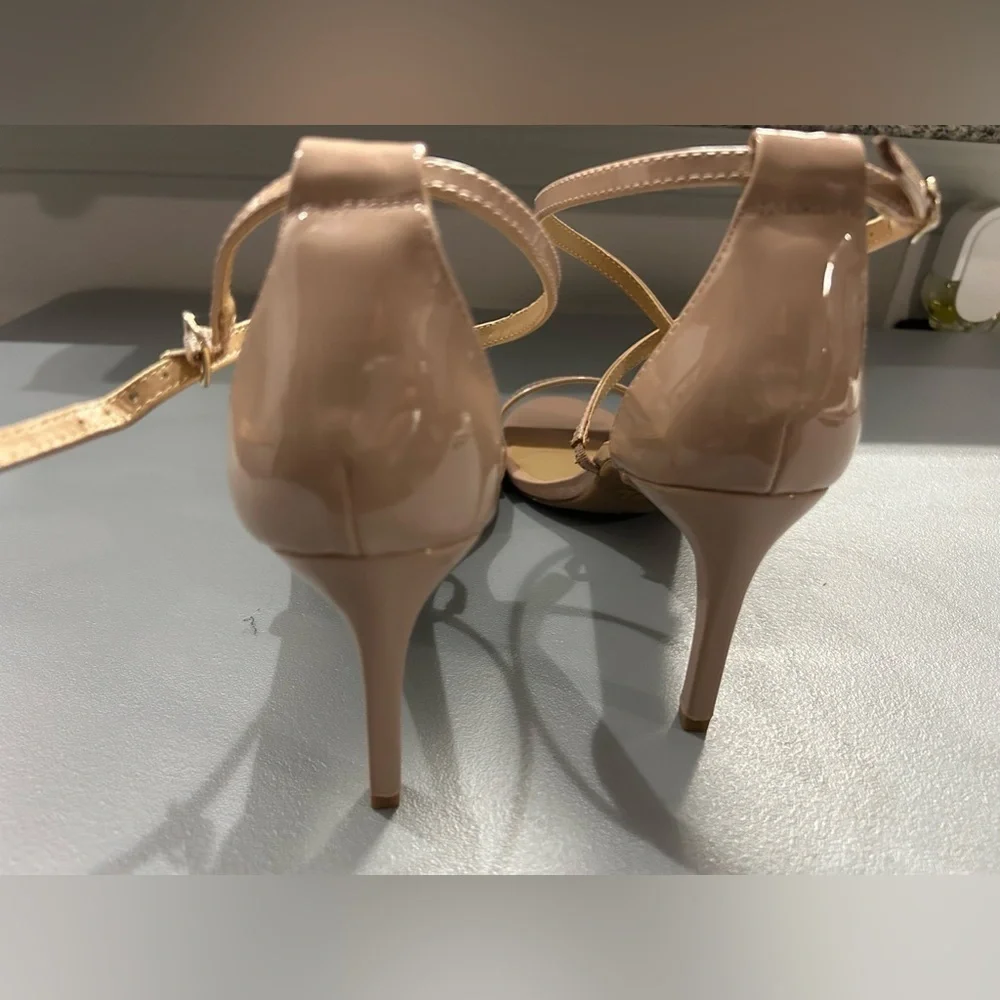 Thalia Sodi pink strappy‎ sandals, size 9.5